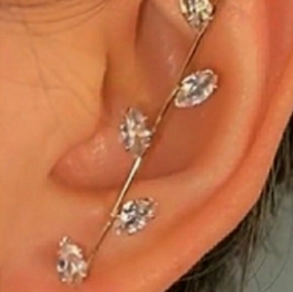 Hypoallergenic Gold crawler wrap earring